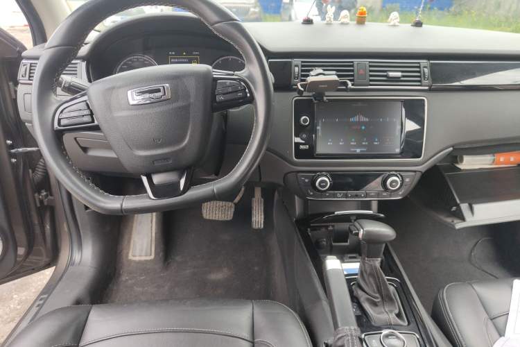 Used Qoros 3 2016 Sedan 1.6T Automatic ZhiZhen Model