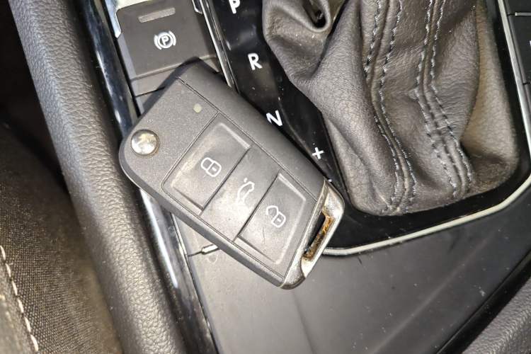 Used Volkswagen Tiguan L 2019 330TSI Automatic Two-Wheel Drive Smart Luxury Version China VI Standard
