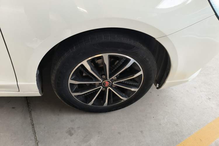 Used Roewe i5 2020 1.5L Manual 4G Connect Leehao Flagship Edition Exterior 2