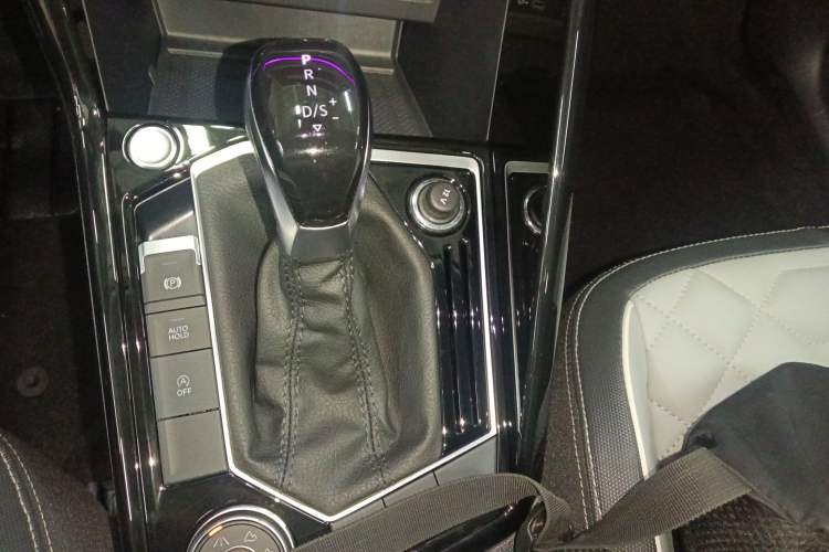 Used Volkswagen Tayron 2023 Revised Version 380TSI All-Wheel Drive R-Line High-Energy Edition Gear Lever