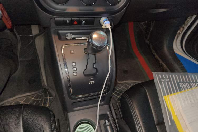 Used Jeep Compass 2013 2.4L four-wheel-drive sport version