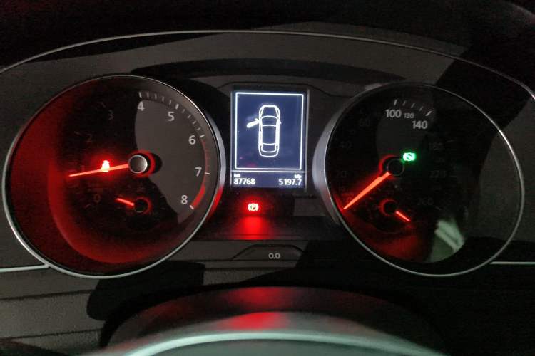 Used Volkswagen Magotan 2017 330TSI DSG Comfort Model Odometer Close Up