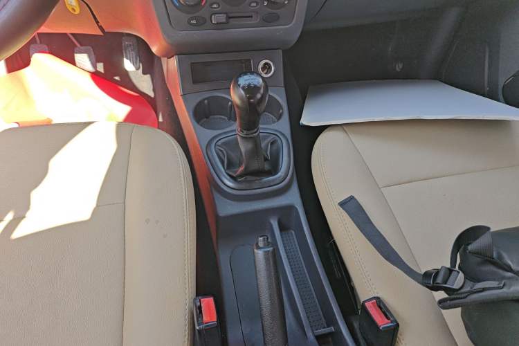 Used Dongfeng Fengon 330 2014 1.5L Manual Utility Version DK15
