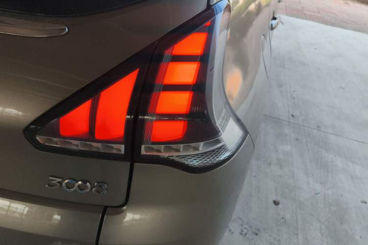 Used Peugeot 3008 2016 2.0L Manual Classic Edition
