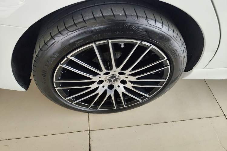 Used Mercedes-Benz C-Class 2023 Revised C 200 L Sport Edition Right Rear Wheel Hub