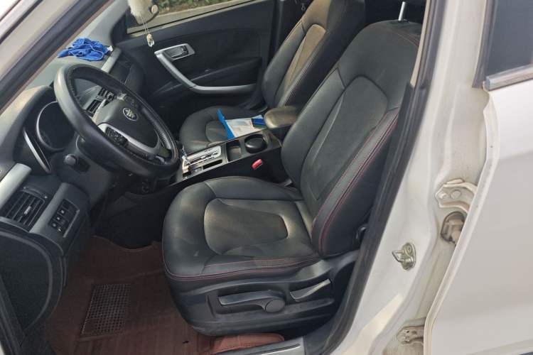 Used Bestune X80 2013 2.0L automatic comfort version
