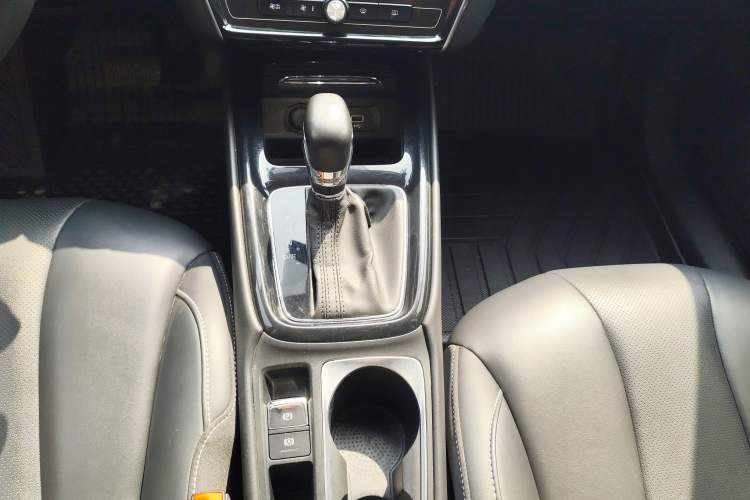 Used Roewe i5 2020 1.5L Automatic 4G Connect Luxury Flagship Edition
