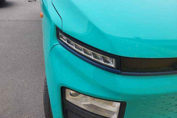 Used Farizon Xingxiang V 2023 V6E Guoxuan Hi-Tech 38.7 kWh Value Edition Right Front Headlight