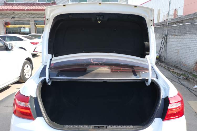 Used Geely Auto Vision 2019 Upgraded Model 1.5L Manual Luxury Version China VI Standard