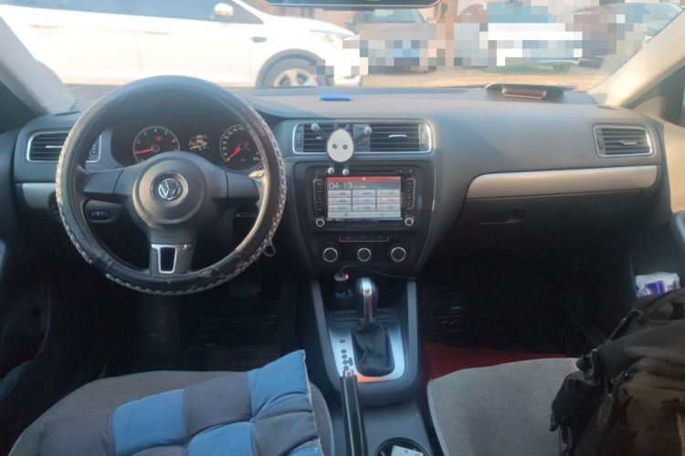 Used Volkswagen Sagitar 2014 1.6L Automatic Comfort Model Center Console