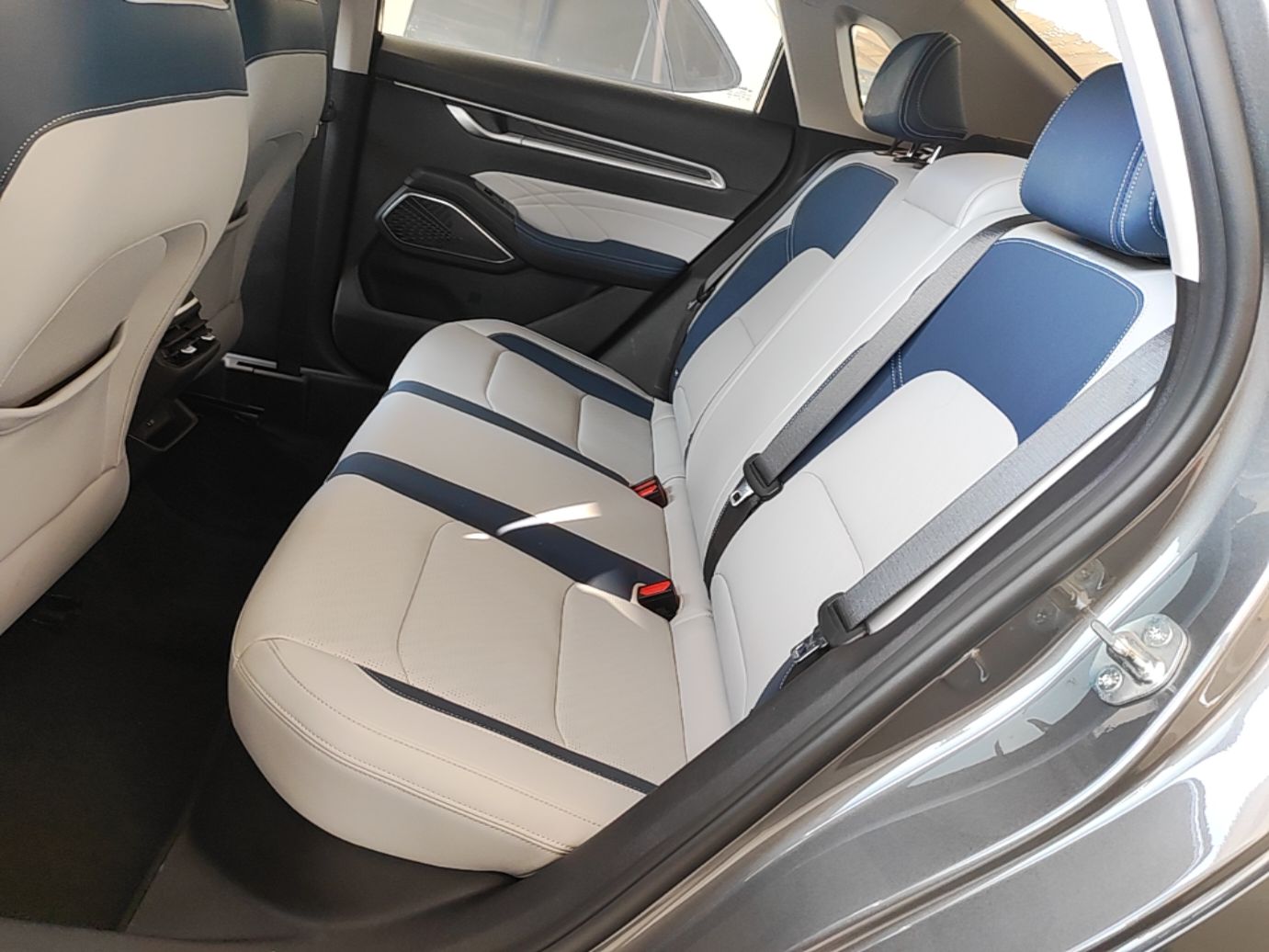 Geely Auto Emgrand 2022 4th Generation 1.5L CVT Flagship Model — снимка 20