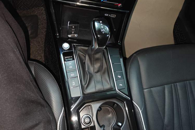 Used Volkswagen Passat 2022 330TSI Starry Luxury Edition – Exclusive Special Edition