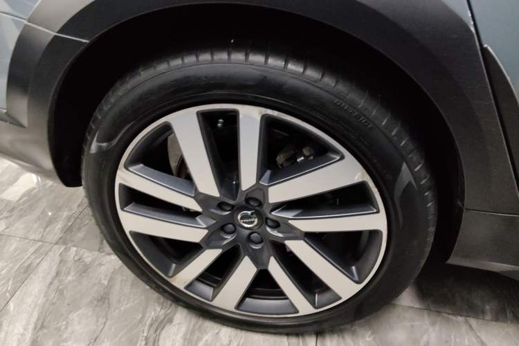 Used Volvo V90 2022 Cross Country B5 AWD Prestige Edition Exterior 5