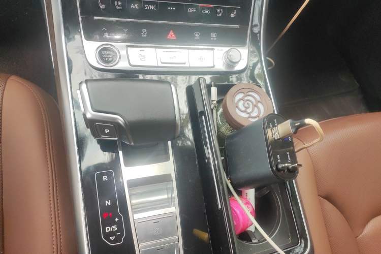 Used Audi Q7 2023 45 TFSI quattro S line Sport model Gear Lever