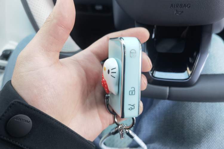 Used Lynk & Co 06 EM-P 2023 EM-P 126 Long-Range Halo Vehicle Key