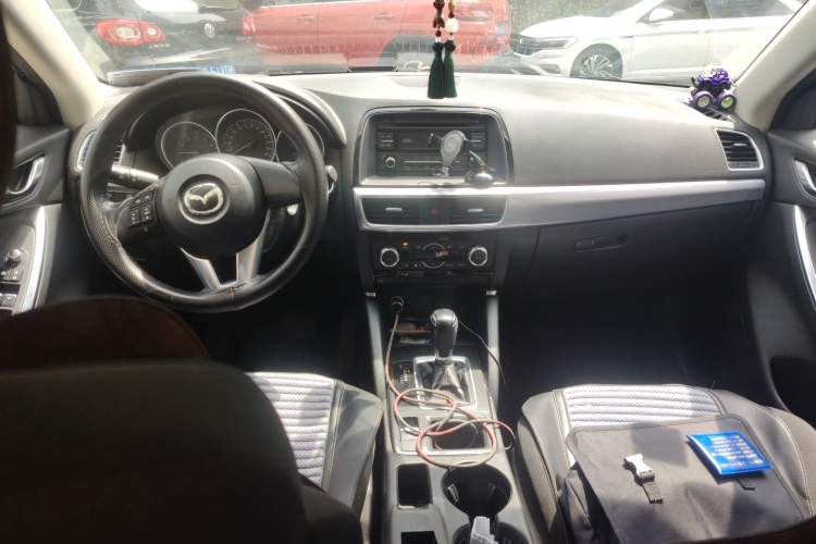Used Mazda CX-5 2015 2.0L Automatic Two-Wheel Drive Urban Version Center Console