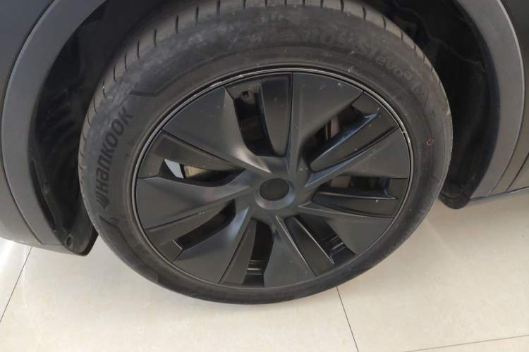 Used Tesla Model Y 2023 Long-Range All-Wheel-Drive Version