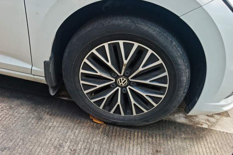 Used Volkswagen Sagitar 2019 280TSI DSG Comfort Version China VI Standard Right Front Wheel Hub