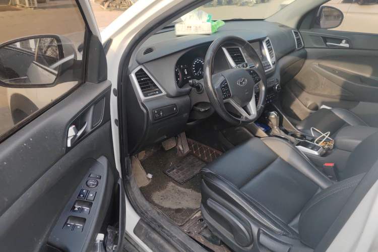 Used Hyundai Tucson 2015 1.6T Dual-Clutch Two-Wheel-Drive Smart Model Driver Seat