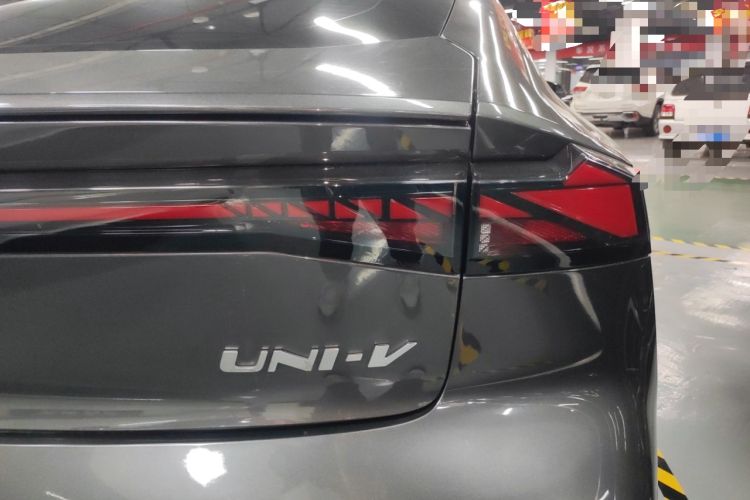 Used Changan UNI-V 2022 1.5T Prestige Version