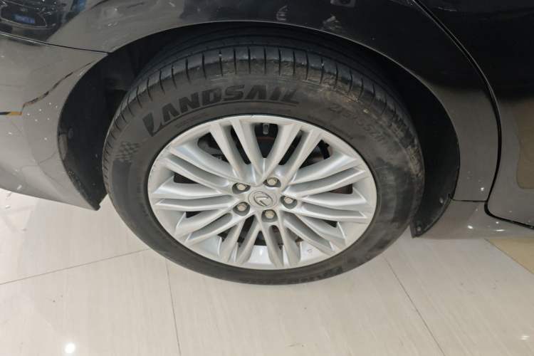 Used Lexus ES 2016 200 Midnight Special Limited Edition Right Rear Wheel Hub