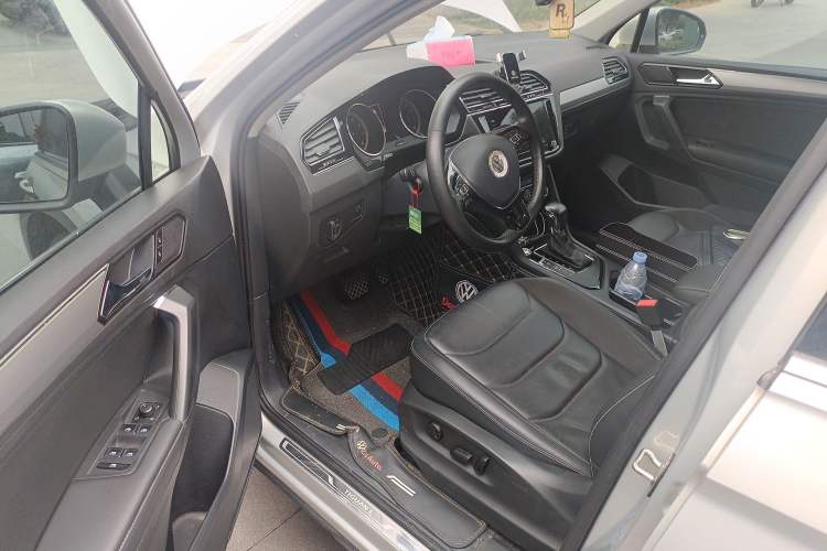 Used Volkswagen Tiguan L 2020 330TSI Automatic Two-Wheel Drive Panoramic Comfort Edition China VI Standard
