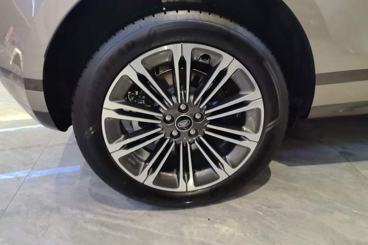 Used Land Rover Range Evoque 2024 Aurora L 249 PS Glowing Limited Edition
