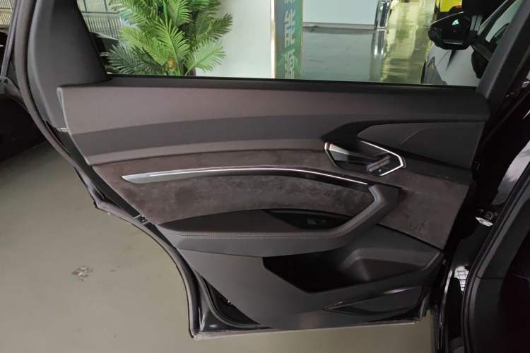 Used Audi e-tron 2019 55 quattro Technology Edition