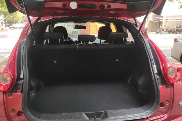 Used Infiniti ESQ 2014 1.6L Spontaneous Edition
