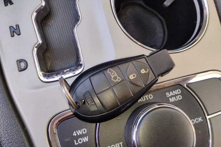 Used Jeep Grand Cherokee 2011 Revised 3.6L Luxury Edition