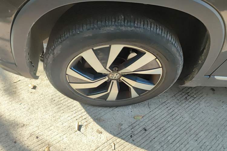 Used Volkswagen Tayron 2020 330TSI Two-Wheel Drive Luxury Smart Connectivity Version Left Front Wheel Hub