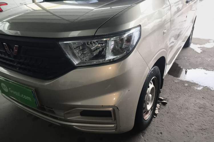 Used Wuling Hongguang V 2022 1.5L Jingqu Edition Enclosed-Window Vehicle with Hydraulic Power Steering LAR