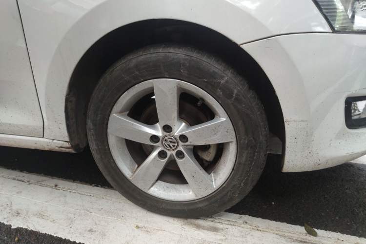 Used Volkswagen Santana 2015 1.6L Manual Comfort Edition Right Front Wheel Hub