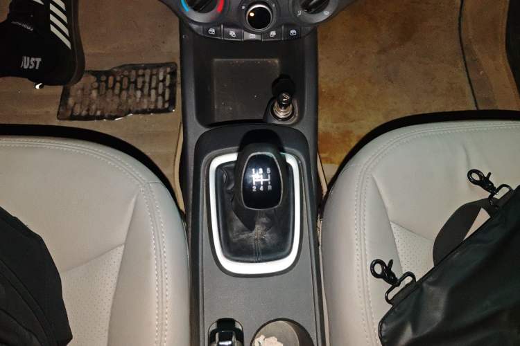 Used Chevrolet Sail 2015 Sail 3 1.3L Manual Ideal Edition Gear Lever