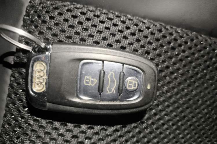 Used Audi Q5 2010 3.2 FSI Sport Edition Vehicle Key