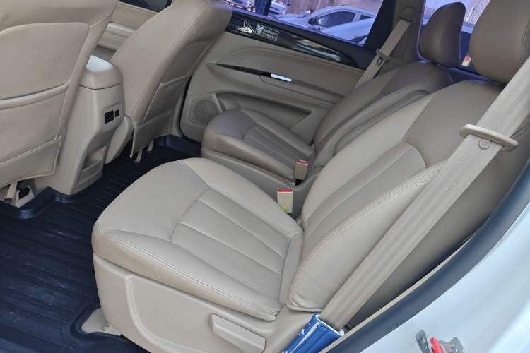 Used Baojun 730 2016 1.8L iAMT Comfort Version 7 Seats Left Rear Seat