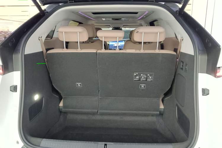 Used XPeng X9 2025 740 Ultra-Long Range Max Trunk