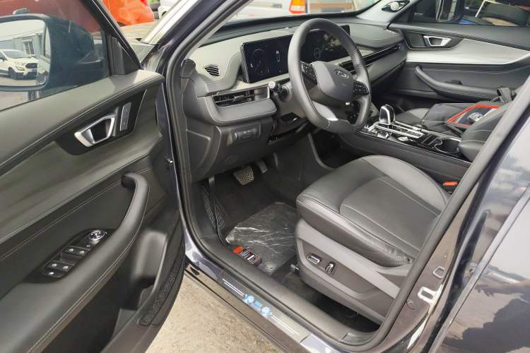 Used Chery Tiggo 8 PLUS 2022 290TGDI DCT Haoting Edition