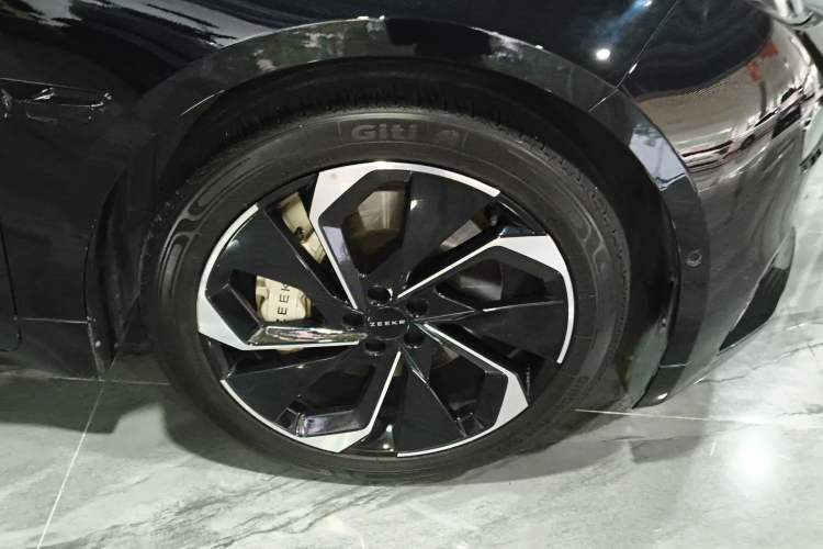 Used Zeekr 001 2023 WE Edition 86 kWh Right Rear Wheel Hub