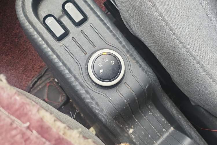 Used Wuling Hongguang MINIEV 2022 Macaron Premium Model – Lithium Iron Phosphate Gear Lever