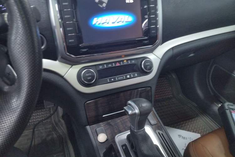 Used Haval H6 Coupe 2016 Blue Label 1.5T Automatic Two-Wheel Drive Urban Model Audio And AC Panel