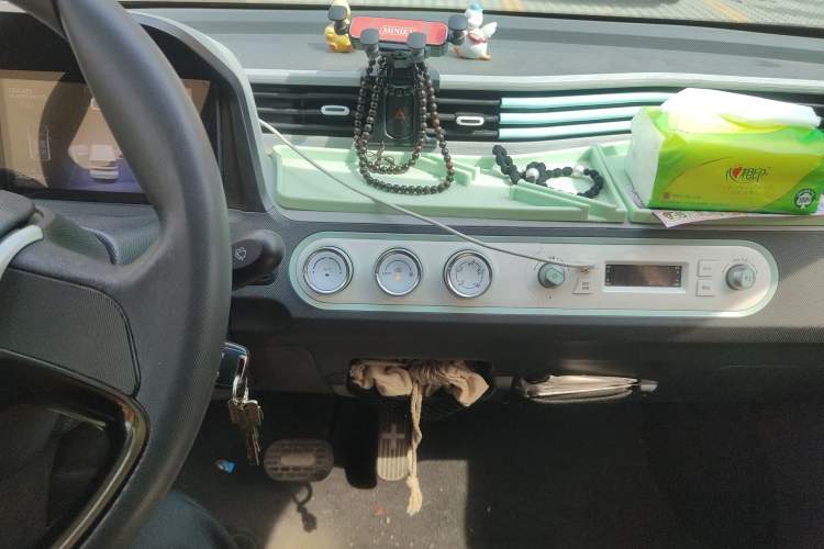 Used Wuling Hongguang MINIEV 2021 Macaron Premium Model – Lithium-NMC Audio And AC Panel