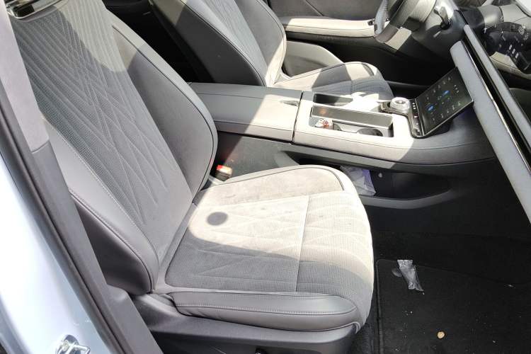 Used VOYAH PASSION 2023 Four-Wheel Drive Flagship Edition Right Front Seat