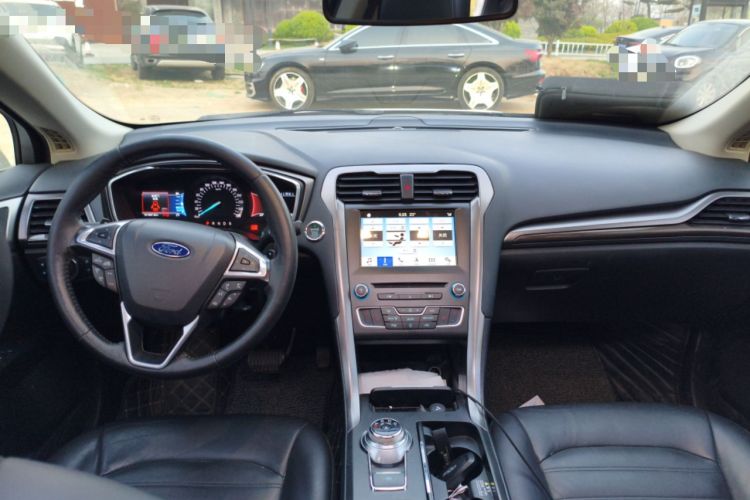 Used Ford Mondeo 2017 EcoBoost 180 Luxury Model Center Console