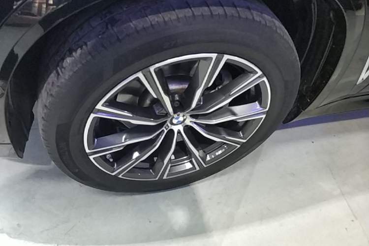 Used BMW X5 2022 Restyled xDrive 30Li M Sport Package Left Front Wheel Hub