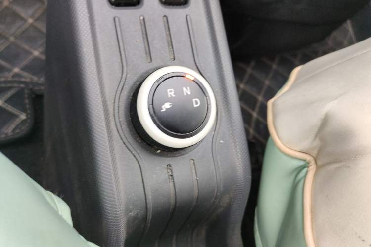 Used Wuling Hongguang MINIEV 2022 Macaron Fashion Model Lithium Iron Phosphate Gear Lever