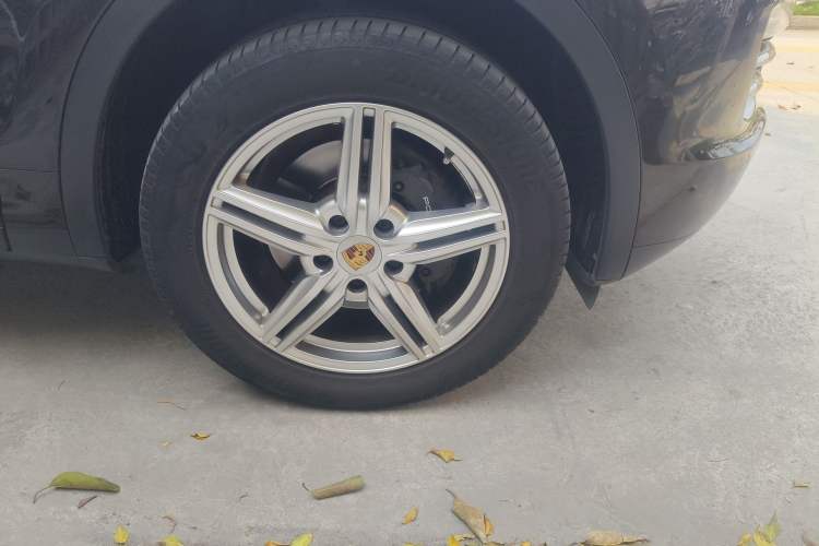 Used Porsche Cayenne 2014 Cayenne Platinum Edition 3.0T Right Front Wheel Hub