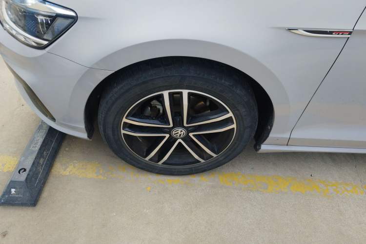 Used Volkswagen Lamando 2021 280TSI DSG Comfort Edition Left Front Wheel Hub