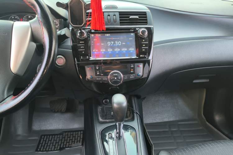 Used Nissan Tiida 2013 1.6L CVT Cool Cafe Edition Audio And AC Panel