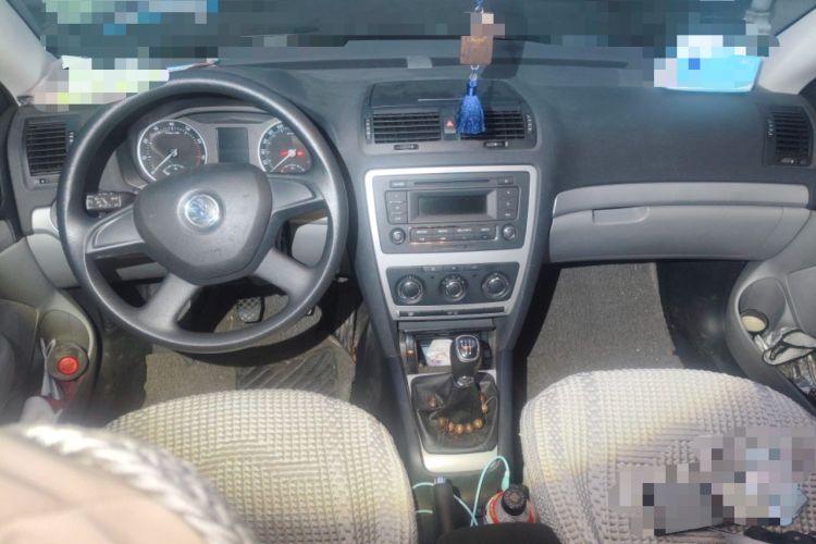 Used Skoda Octavia 2014 1.6L Manual Yijie Edition Center Console